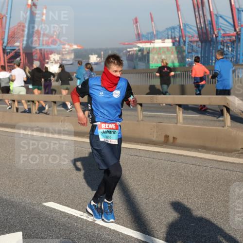 03.10.2025 - Köhlbrandbrückenlauf Yannick Fuchs http://msf.ph/oto/9146233 03.10.2025 08:36:05 Position 2 2955 meine-sportfotos.de
