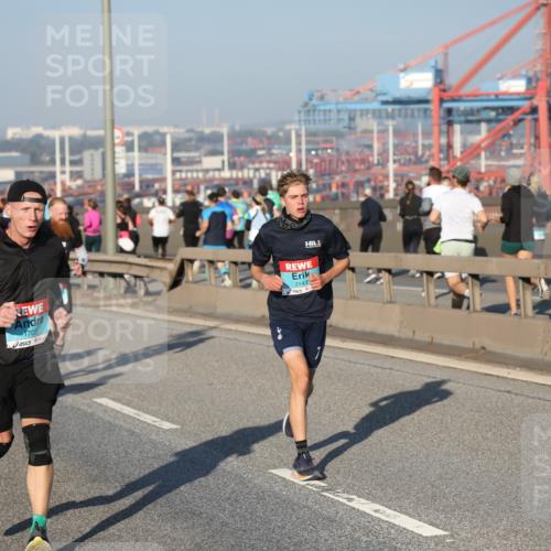 03.10.2025 - Köhlbrandbrückenlauf Yannick Fuchs http://msf.ph/oto/9146240 03.10.2025 08:36:06 Position 2 1705, 3143 meine-sportfotos.de