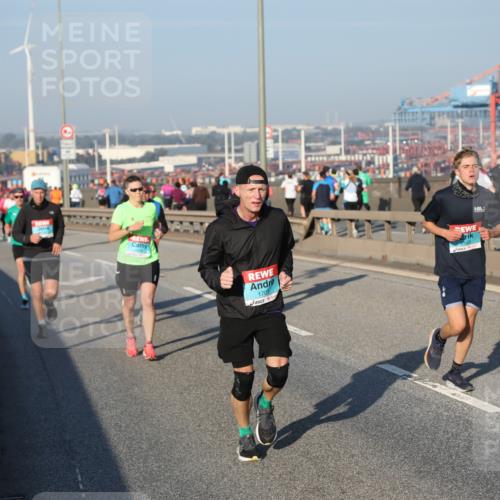 03.10.2025 - Köhlbrandbrückenlauf Yannick Fuchs http://msf.ph/oto/9146243 03.10.2025 08:36:06 Position 2 1708, 5143 meine-sportfotos.de