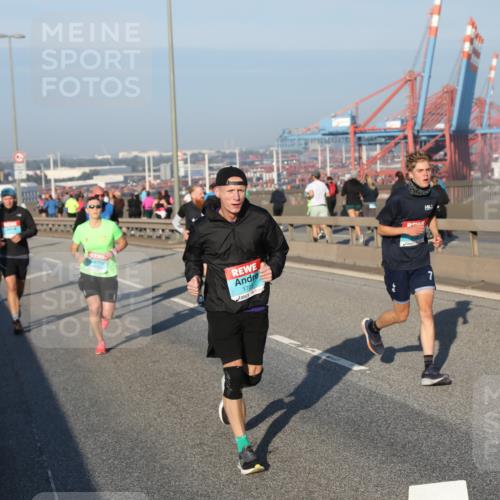 03.10.2025 - Köhlbrandbrückenlauf Yannick Fuchs http://msf.ph/oto/9146250 03.10.2025 08:36:07 Position 2 1703 meine-sportfotos.de