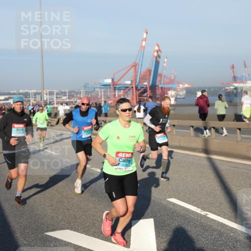 03.10.2025 - Köhlbrandbrückenlauf Yannick Fuchs http://msf.ph/oto/9146282 03.10.2025 08:36:09 Position 2 1135, 2819 meine-sportfotos.de