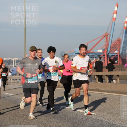 03.10.2025 - Köhlbrandbrückenlauf Yannick Fuchs http://msf.ph/oto/9146387 03.10.2025 08:36:20 Position 2 1423, 3795, 1112, 1202 meine-sportfotos.de