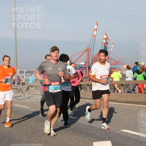 03.10.2025 - Köhlbrandbrückenlauf Yannick Fuchs http://msf.ph/oto/9146397 03.10.2025 08:36:21 Position 2 3795, 1112 meine-sportfotos.de
