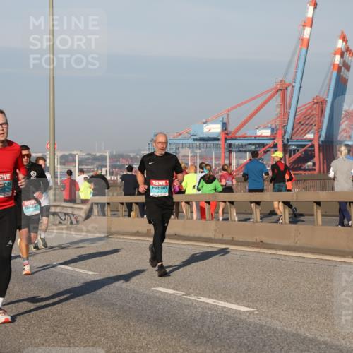 03.10.2025 - Köhlbrandbrückenlauf Yannick Fuchs http://msf.ph/oto/9146425 03.10.2025 08:36:24 Position 2 2025 meine-sportfotos.de