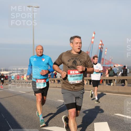 03.10.2025 - Köhlbrandbrückenlauf Yannick Fuchs http://msf.ph/oto/9146459 03.10.2025 08:36:29 Position 2 1094, 1142 meine-sportfotos.de