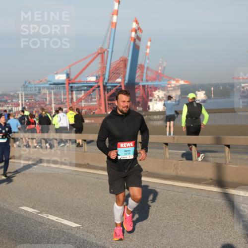 03.10.2025 - Köhlbrandbrückenlauf Yannick Fuchs http://msf.ph/oto/9146507 03.10.2025 08:36:38 Position 2 3718 meine-sportfotos.de