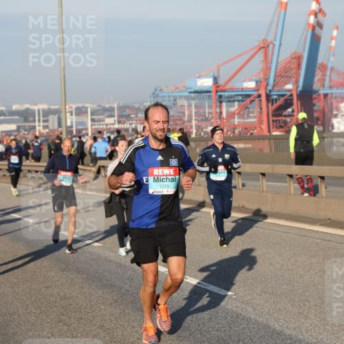 03.10.2025 - Köhlbrandbrückenlauf Yannick Fuchs http://msf.ph/oto/9146525 03.10.2025 08:36:40 Position 2 1215 meine-sportfotos.de