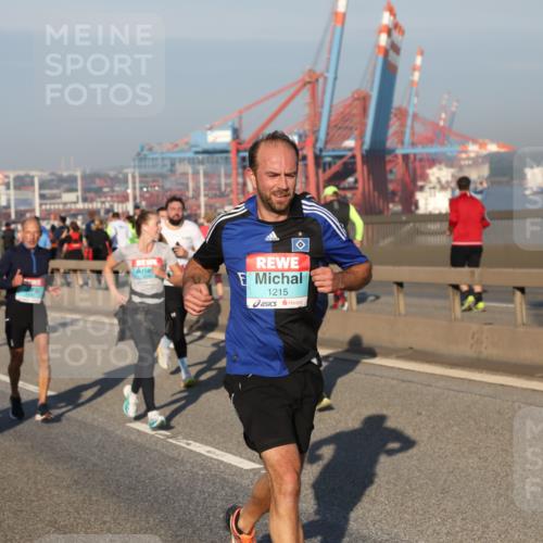 03.10.2025 - Köhlbrandbrückenlauf Yannick Fuchs http://msf.ph/oto/9146533 03.10.2025 08:36:40 Position 2 1215 meine-sportfotos.de