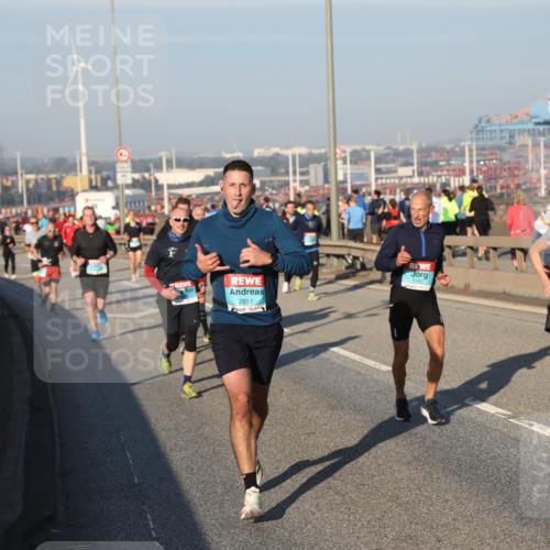 03.10.2025 - Köhlbrandbrückenlauf Yannick Fuchs http://msf.ph/oto/9146539 03.10.2025 08:36:41 Position 2 2811, 1102, 3246 meine-sportfotos.de
