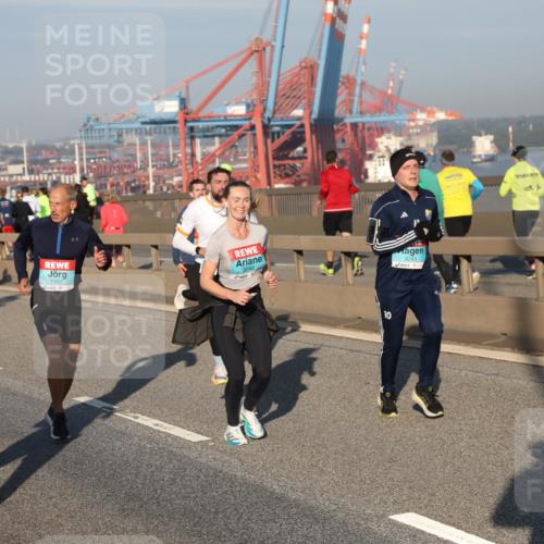 03.10.2025 - Köhlbrandbrückenlauf Yannick Fuchs http://msf.ph/oto/9146543 03.10.2025 08:36:41 Position 2 2811, 1102, 3243 meine-sportfotos.de