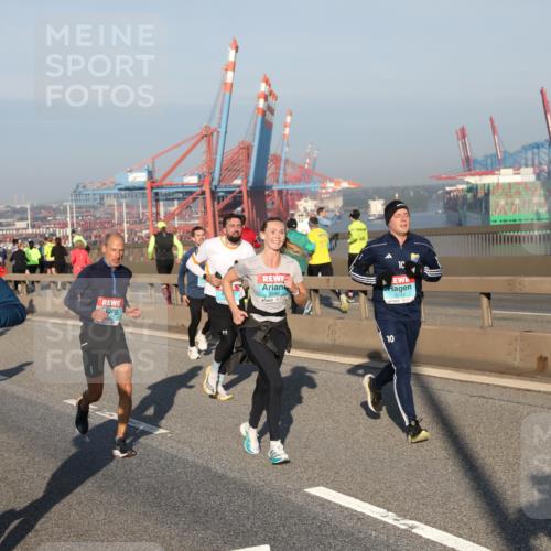 03.10.2025 - Köhlbrandbrückenlauf Yannick Fuchs http://msf.ph/oto/9146548 03.10.2025 08:36:42 Position 2 2811, 1, 10 meine-sportfotos.de