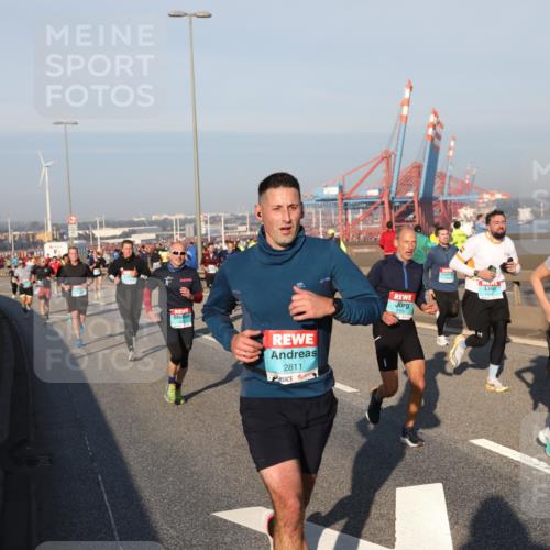 03.10.2025 - Köhlbrandbrückenlauf Yannick Fuchs http://msf.ph/oto/9146552 03.10.2025 08:36:42 Position 2 2811, 3246 meine-sportfotos.de