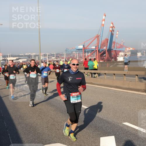 03.10.2025 - Köhlbrandbrückenlauf Yannick Fuchs http://msf.ph/oto/9146568 03.10.2025 08:36:44 Position 2 2820 meine-sportfotos.de
