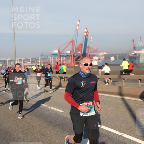 03.10.2025 - Köhlbrandbrückenlauf Yannick Fuchs http://msf.ph/oto/9146576 03.10.2025 08:36:44 Position 2  meine-sportfotos.de