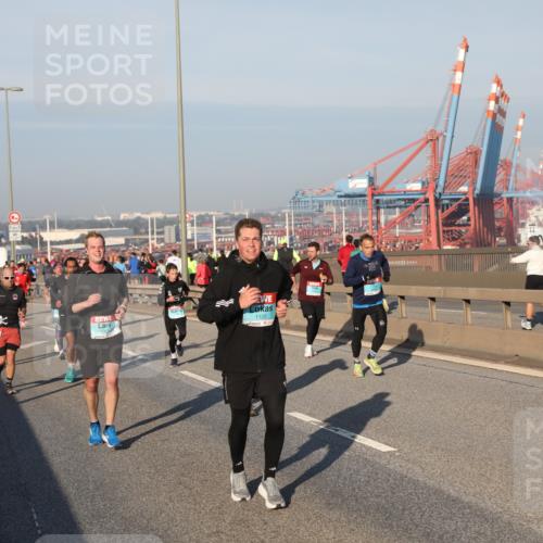 03.10.2025 - Köhlbrandbrückenlauf Yannick Fuchs http://msf.ph/oto/9146580 03.10.2025 08:36:45 Position 2 1067, 1122, 50 meine-sportfotos.de