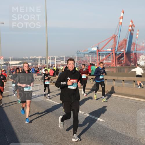 03.10.2025 - Köhlbrandbrückenlauf Yannick Fuchs http://msf.ph/oto/9146583 03.10.2025 08:36:45 Position 2 122 meine-sportfotos.de