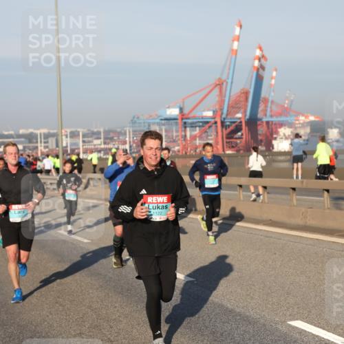 03.10.2025 - Köhlbrandbrückenlauf Yannick Fuchs http://msf.ph/oto/9146588 03.10.2025 08:36:45 Position 2 1122 meine-sportfotos.de