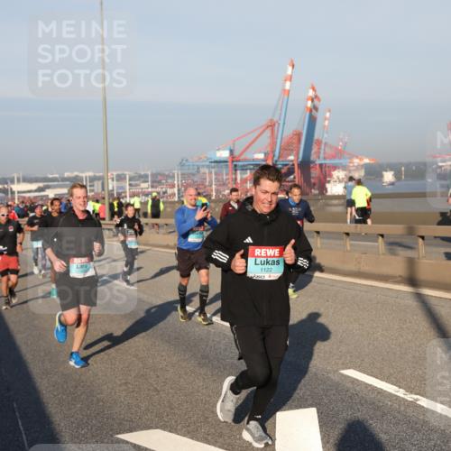 03.10.2025 - Köhlbrandbrückenlauf Yannick Fuchs http://msf.ph/oto/9146594 03.10.2025 08:36:46 Position 2 1122 meine-sportfotos.de