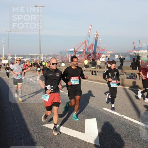 03.10.2025 - Köhlbrandbrückenlauf Yannick Fuchs http://msf.ph/oto/9146633 03.10.2025 08:36:49 Position 2 2759, 1550 meine-sportfotos.de