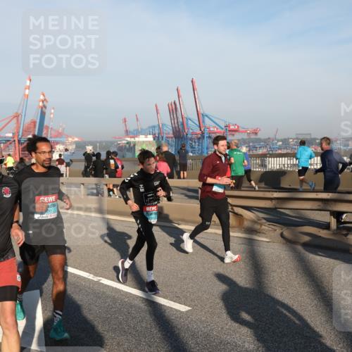 03.10.2025 - Köhlbrandbrückenlauf Yannick Fuchs http://msf.ph/oto/9146644 03.10.2025 08:36:49 Position 2 2759, 1550, 2020, 118 meine-sportfotos.de