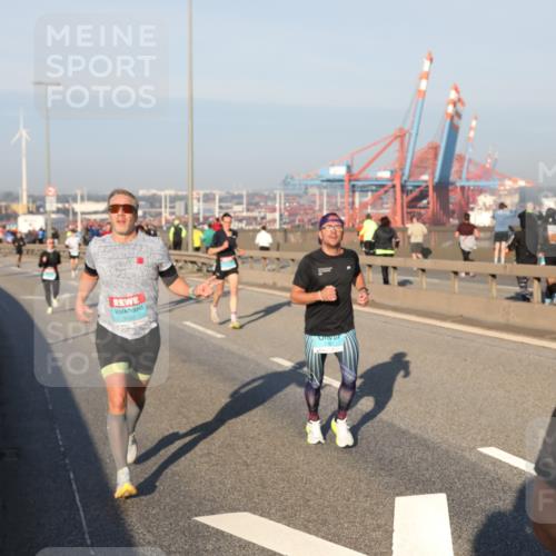 03.10.2025 - Köhlbrandbrückenlauf Yannick Fuchs http://msf.ph/oto/9146646 03.10.2025 08:36:50 Position 2  meine-sportfotos.de