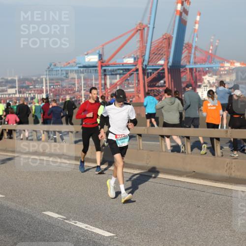 03.10.2025 - Köhlbrandbrückenlauf Yannick Fuchs http://msf.ph/oto/9146722 03.10.2025 08:36:59 Position 2 1432 meine-sportfotos.de