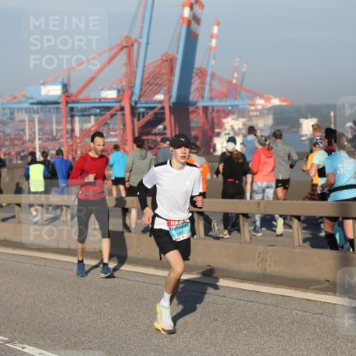 03.10.2025 - Köhlbrandbrückenlauf Yannick Fuchs http://msf.ph/oto/9146733 03.10.2025 08:36:59 Position 2 1432, 13 meine-sportfotos.de