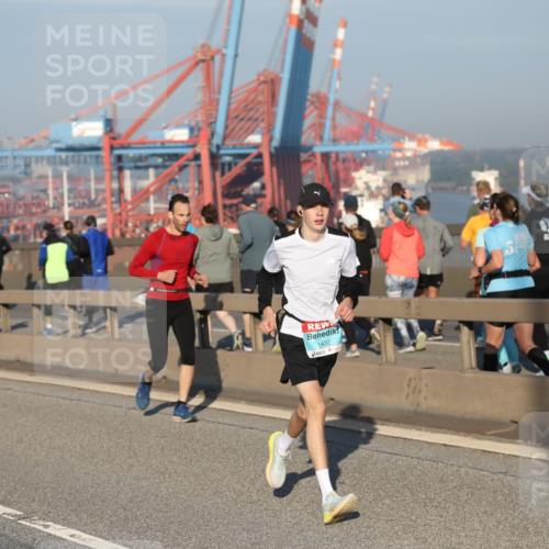 03.10.2025 - Köhlbrandbrückenlauf Yannick Fuchs http://msf.ph/oto/9146737 03.10.2025 08:36:59 Position 2 1432 meine-sportfotos.de