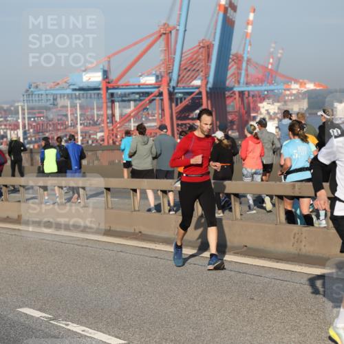 03.10.2025 - Köhlbrandbrückenlauf Yannick Fuchs http://msf.ph/oto/9146741 03.10.2025 08:37:00 Position 2 1432 meine-sportfotos.de