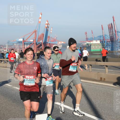 03.10.2025 - Köhlbrandbrückenlauf Yannick Fuchs http://msf.ph/oto/9146837 03.10.2025 08:37:09 Position 2 1075, 1617, 1143, 1237 meine-sportfotos.de