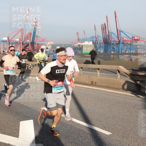 03.10.2025 - Köhlbrandbrückenlauf Yannick Fuchs http://msf.ph/oto/9146880 03.10.2025 08:37:14 Position 2 2880 meine-sportfotos.de