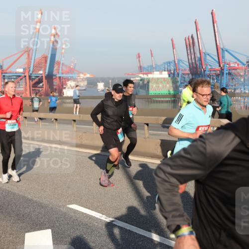 03.10.2025 - Köhlbrandbrückenlauf Yannick Fuchs http://msf.ph/oto/9146901 03.10.2025 08:37:16 Position 2 3183 meine-sportfotos.de