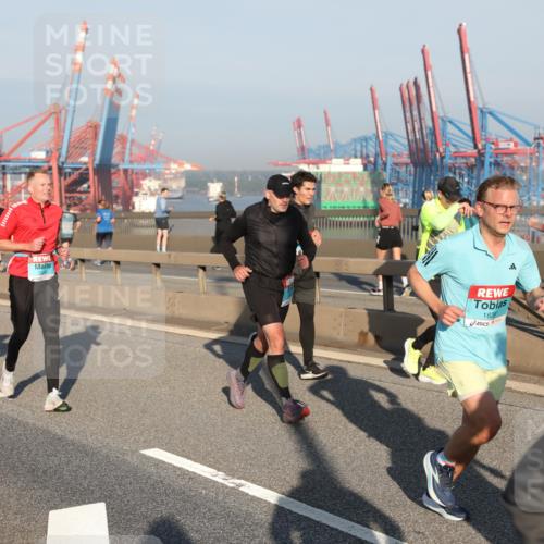 03.10.2025 - Köhlbrandbrückenlauf Yannick Fuchs http://msf.ph/oto/9146903 03.10.2025 08:37:16 Position 2 3183, 1639 meine-sportfotos.de