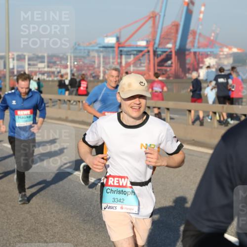 03.10.2025 - Köhlbrandbrückenlauf Yannick Fuchs http://msf.ph/oto/9146947 03.10.2025 08:37:28 Position 2 3342 meine-sportfotos.de