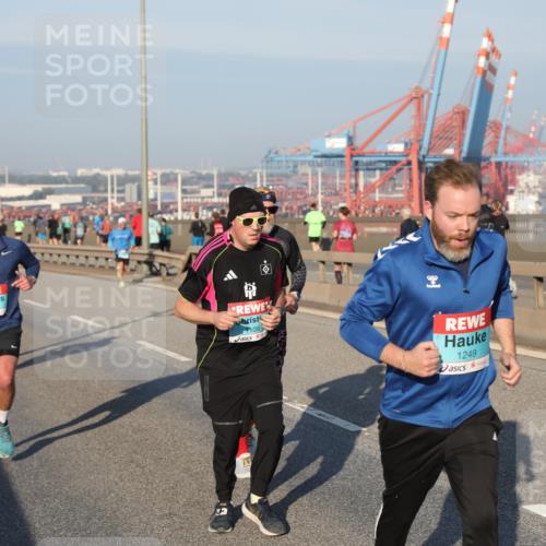 03.10.2025 - Köhlbrandbrückenlauf Yannick Fuchs http://msf.ph/oto/9146963 03.10.2025 08:37:29 Position 2 1405, 1109, 1249 meine-sportfotos.de