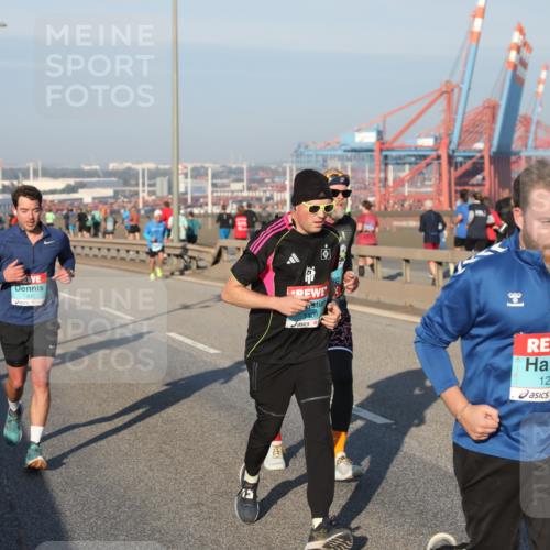 03.10.2025 - Köhlbrandbrückenlauf Yannick Fuchs http://msf.ph/oto/9146967 03.10.2025 08:37:29 Position 2 1405, 13, 109, 1249 meine-sportfotos.de