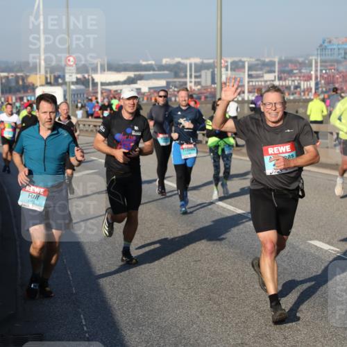 03.10.2025 - Köhlbrandbrückenlauf Yannick Fuchs http://msf.ph/oto/9147017 03.10.2025 08:37:45 Position 2 1115 meine-sportfotos.de