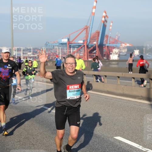 03.10.2025 - Köhlbrandbrückenlauf Yannick Fuchs http://msf.ph/oto/9147028 03.10.2025 08:37:46 Position 2 1077 meine-sportfotos.de