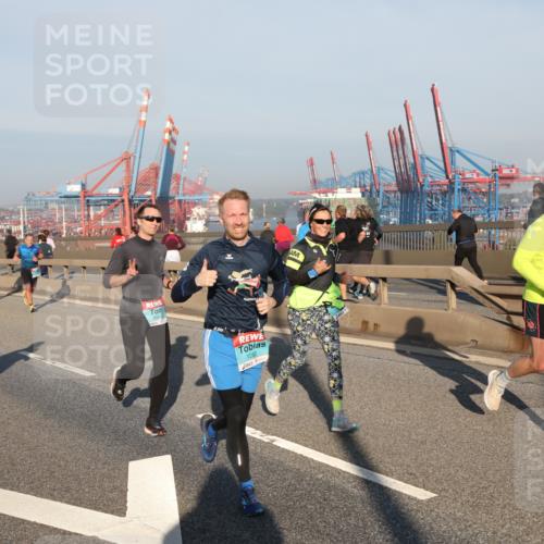 03.10.2025 - Köhlbrandbrückenlauf Yannick Fuchs http://msf.ph/oto/9147068 03.10.2025 08:37:50 Position 2 105, 1262 meine-sportfotos.de