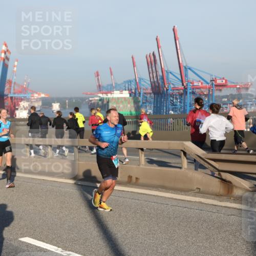 03.10.2025 - Köhlbrandbrückenlauf Yannick Fuchs http://msf.ph/oto/9147110 03.10.2025 08:37:54 Position 2 1248 meine-sportfotos.de