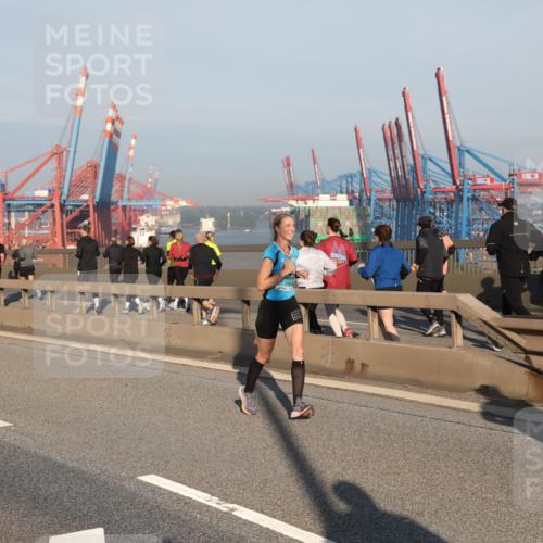 03.10.2025 - Köhlbrandbrückenlauf Yannick Fuchs http://msf.ph/oto/9147120 03.10.2025 08:37:55 Position 2 2025 meine-sportfotos.de