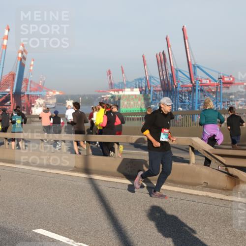 03.10.2025 - Köhlbrandbrückenlauf Yannick Fuchs http://msf.ph/oto/9147173 03.10.2025 08:38:00 Position 2  meine-sportfotos.de