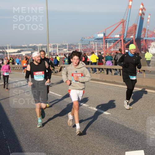 03.10.2025 - Köhlbrandbrückenlauf Yannick Fuchs http://msf.ph/oto/9147215 03.10.2025 08:38:06 Position 2 2777, 1517 meine-sportfotos.de