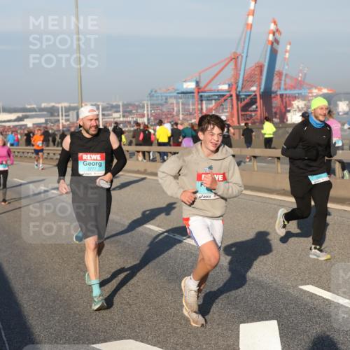 03.10.2025 - Köhlbrandbrückenlauf Yannick Fuchs http://msf.ph/oto/9147222 03.10.2025 08:38:06 Position 2 2777, 2940 meine-sportfotos.de