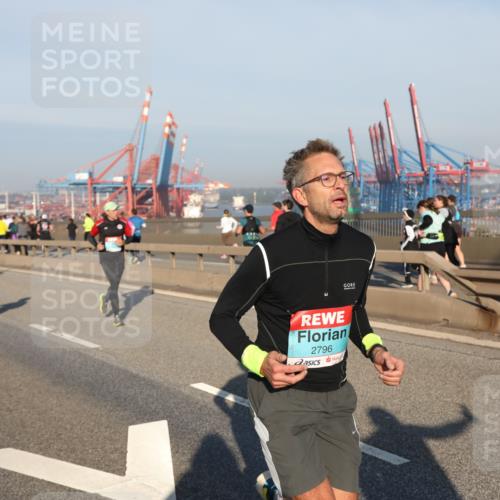 03.10.2025 - Köhlbrandbrückenlauf Yannick Fuchs http://msf.ph/oto/9147232 03.10.2025 08:38:09 Position 2 2796 meine-sportfotos.de