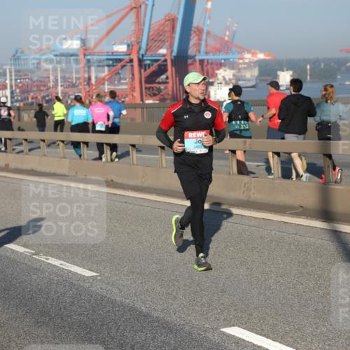 03.10.2025 - Köhlbrandbrückenlauf Yannick Fuchs http://msf.ph/oto/9147235 03.10.2025 08:38:10 Position 2 3263, 3403 meine-sportfotos.de