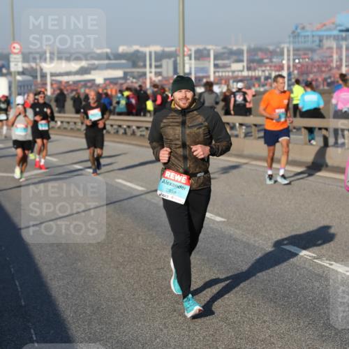 03.10.2025 - Köhlbrandbrückenlauf Yannick Fuchs http://msf.ph/oto/9147251 03.10.2025 08:38:11 Position 2 2959, 3263 meine-sportfotos.de