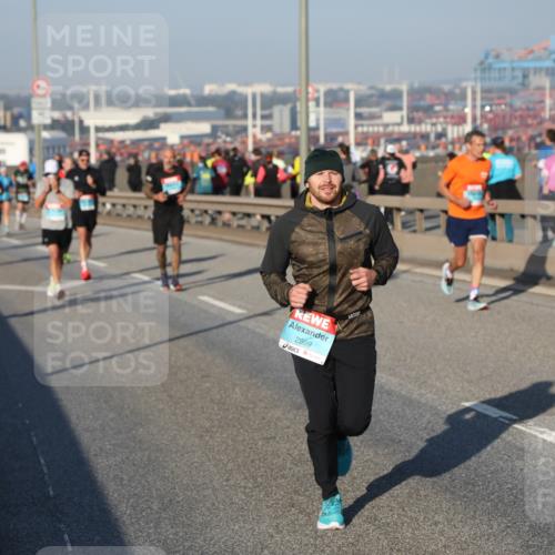 03.10.2025 - Köhlbrandbrückenlauf Yannick Fuchs http://msf.ph/oto/9147254 03.10.2025 08:38:11 Position 2 2959 meine-sportfotos.de