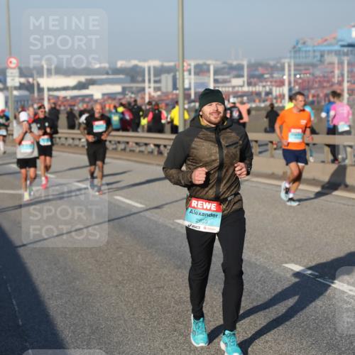 03.10.2025 - Köhlbrandbrückenlauf Yannick Fuchs http://msf.ph/oto/9147258 03.10.2025 08:38:12 Position 2 2959 meine-sportfotos.de