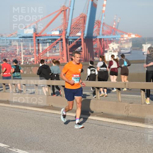 03.10.2025 - Köhlbrandbrückenlauf Yannick Fuchs http://msf.ph/oto/9147279 03.10.2025 08:38:14 Position 2 21, 3, 1315 meine-sportfotos.de